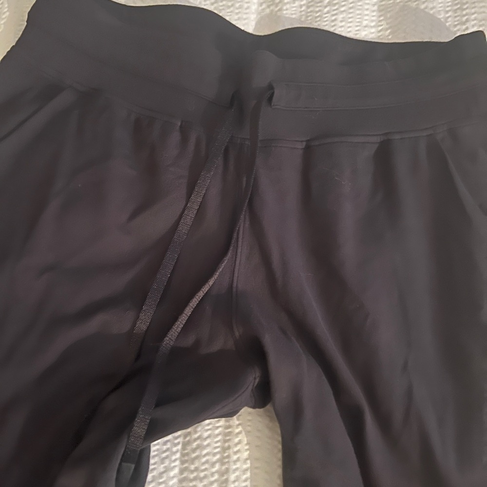Lululemon black joggers 8